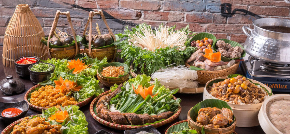 Best cheap eats in Saigon District 1