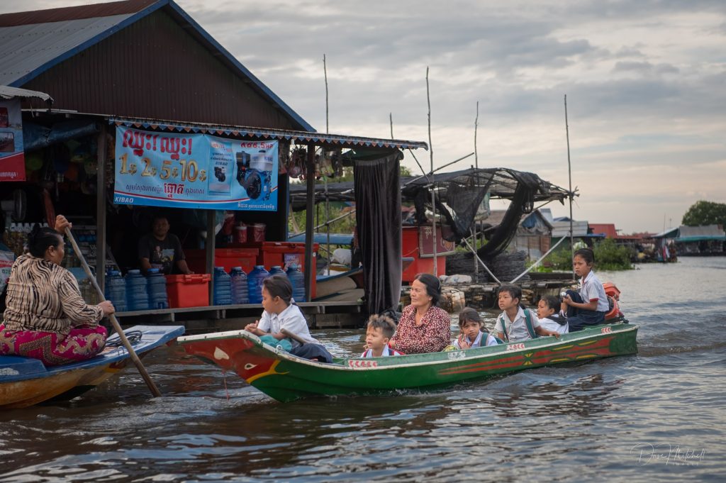 How Many Days Should I Spend in Cambodia - Daily life on Tnle Sap Lake (Dave Mitchell)