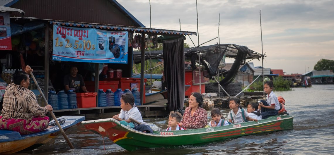 How Many Days Should I Spend in Cambodia - Daily life on Tnle Sap Lake (Dave Mitchell)