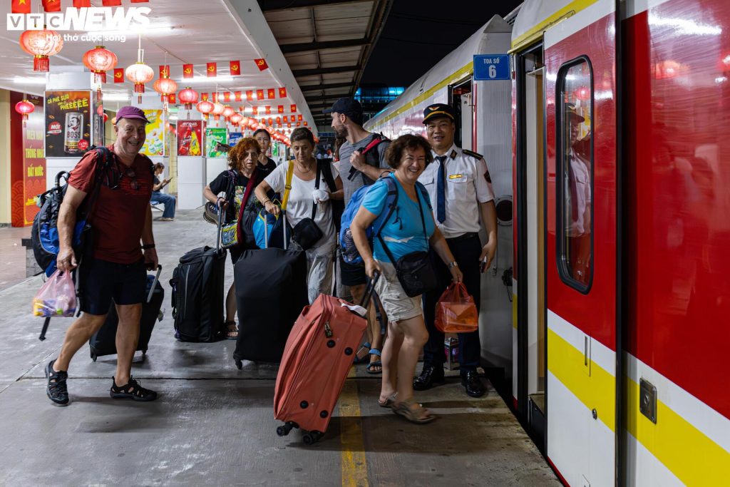 Jinxin Train Vietnam Hanoi - Dong Hoi Route (Source VTC News)